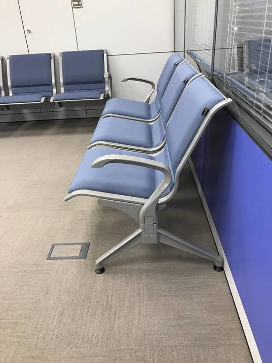 καθίσματα αναμονής σε ναυτιλιακή