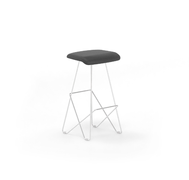 Σκαμπό Genesis με επιχρωμιωμένο σκελετό και έδρα με μαύρη δερματίνη